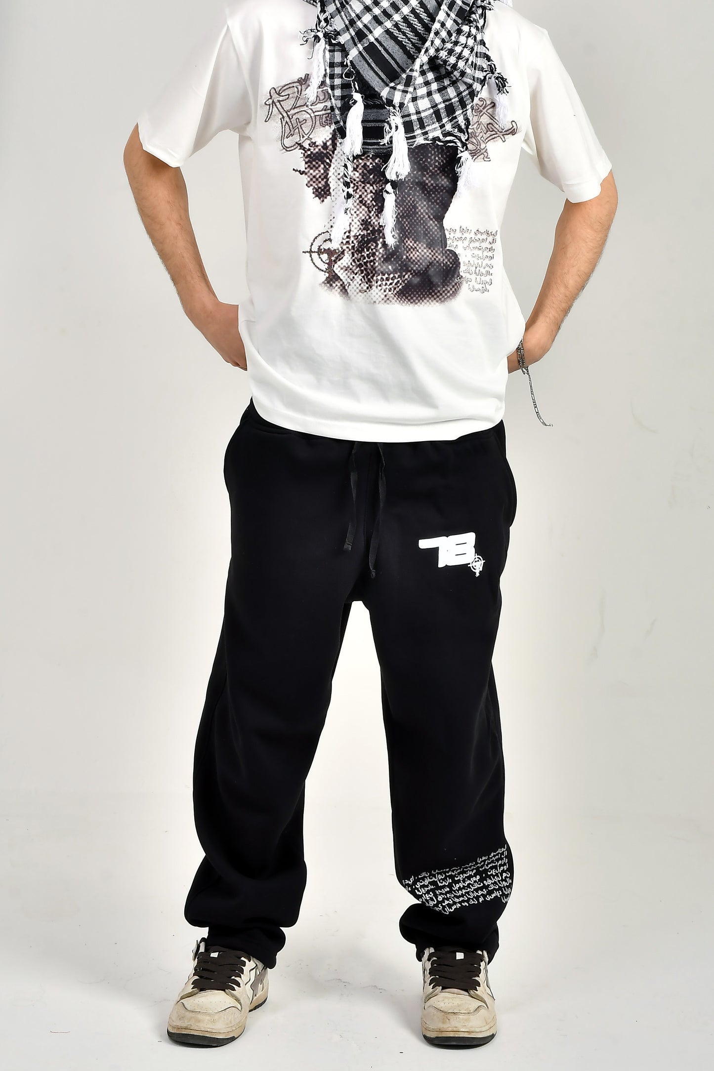 “Random Arabic” sweatpants black